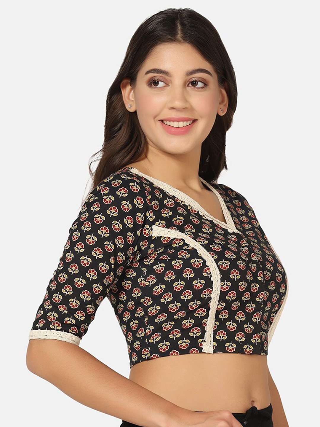 

THE WEAVE TRAVELLER Printed V-Neck Cotton Saree Blouse, Black