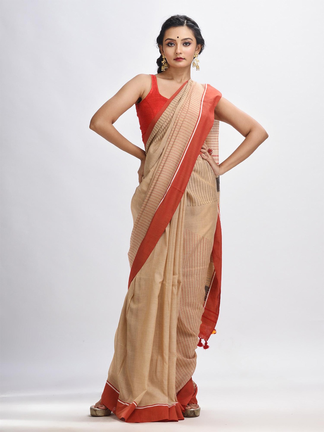 

Angoshobha Embroidered Pure Cotton Jamdani Saree, Beige