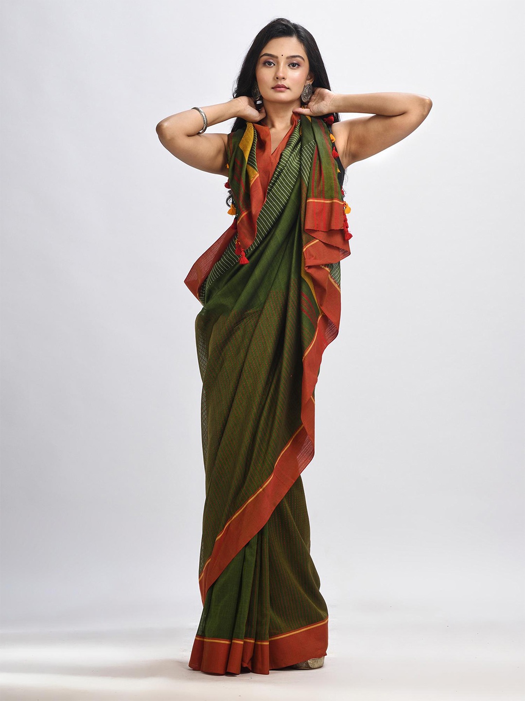 

Angoshobha Embroidered Pure Cotton Jamdani Saree, Green