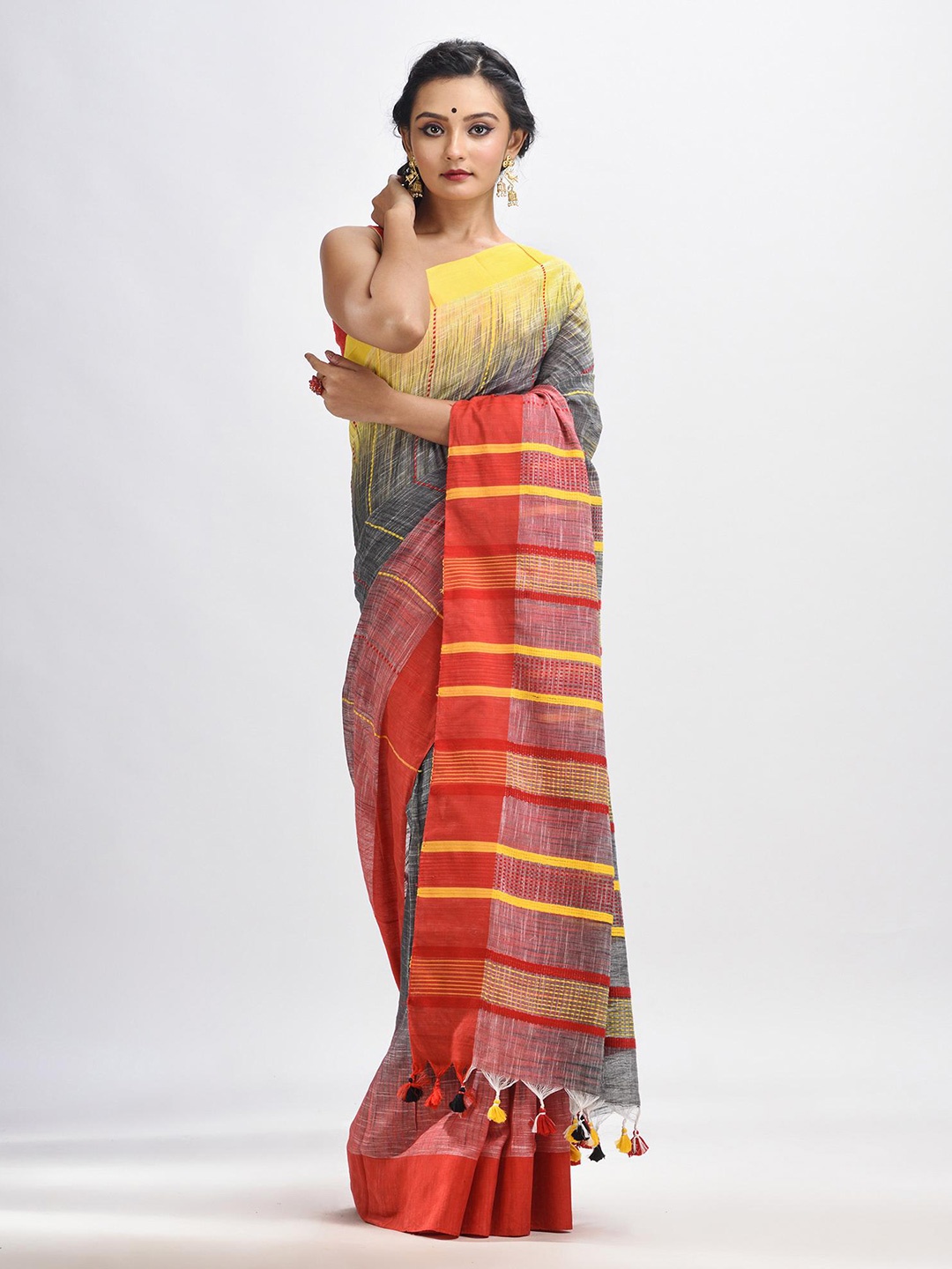 

Angoshobha Embroidered Pure Cotton Saree, Grey