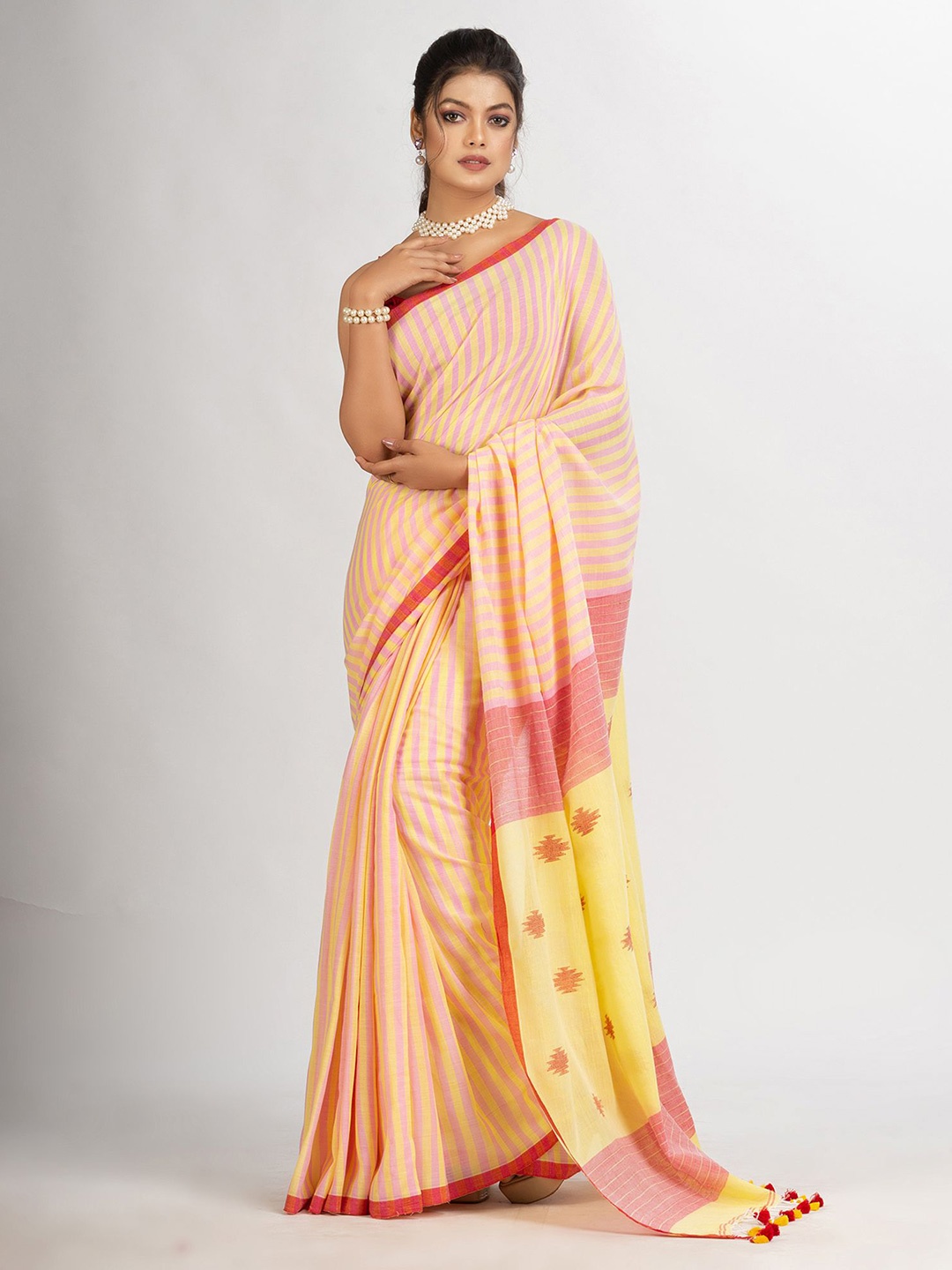 

Angoshobha Striped Pure Cotton Jamdani Saree, Pink