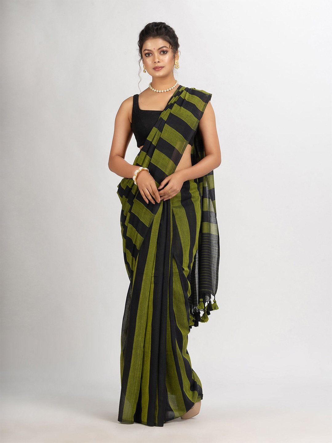 

Angoshobha Striped Pure Cotton Saree, Green