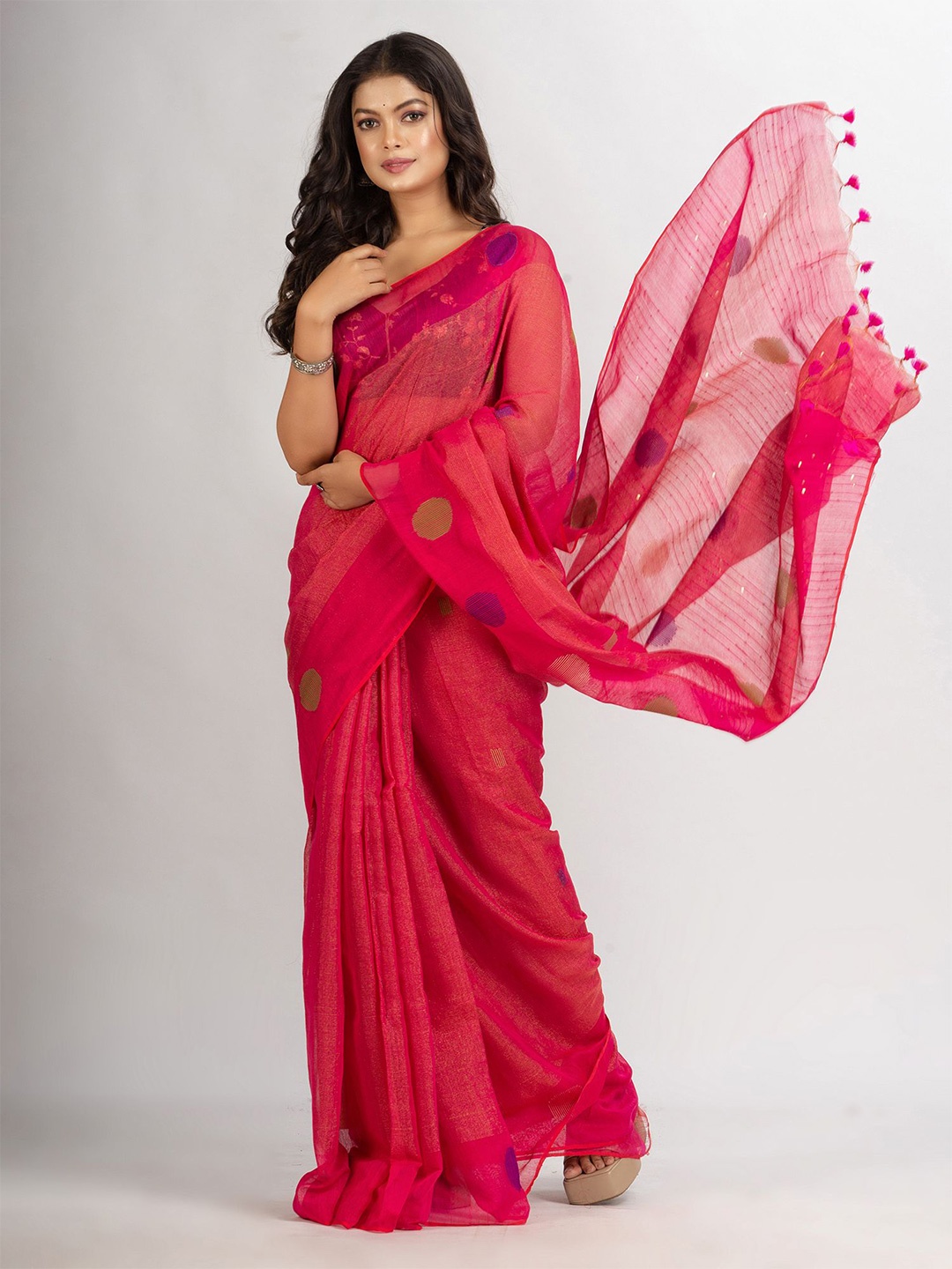 

Angoshobha Geometric Woven Design Jamdani Saree, Red