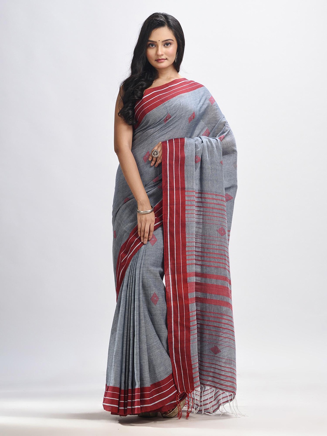

Angoshobha Ethnic Motif Woven Design Pure Cotton Jamdani Saree, Grey