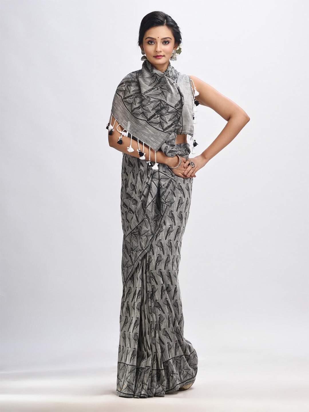 

Angoshobha Ethnic Motif Printed Saree, Grey