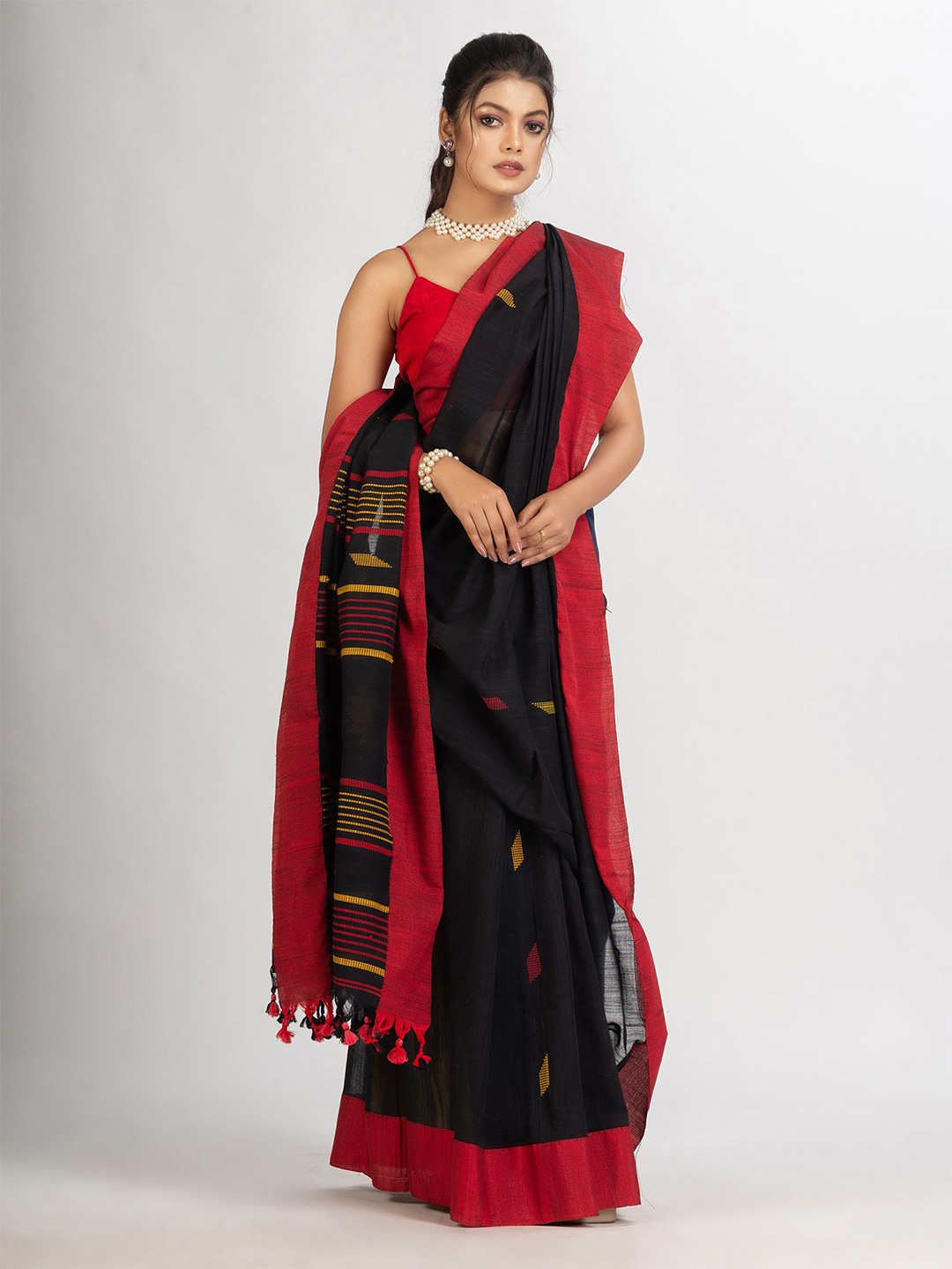 

Angoshobha Ethnic Motif Woven Design Pure Cotton Jamdani Saree, Black