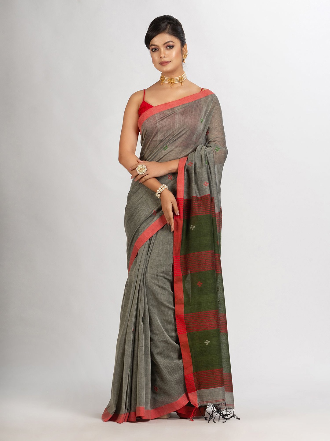 

Angoshobha Ethnc Motif Woven Design Pure Cotton Jamdani Saree, Grey