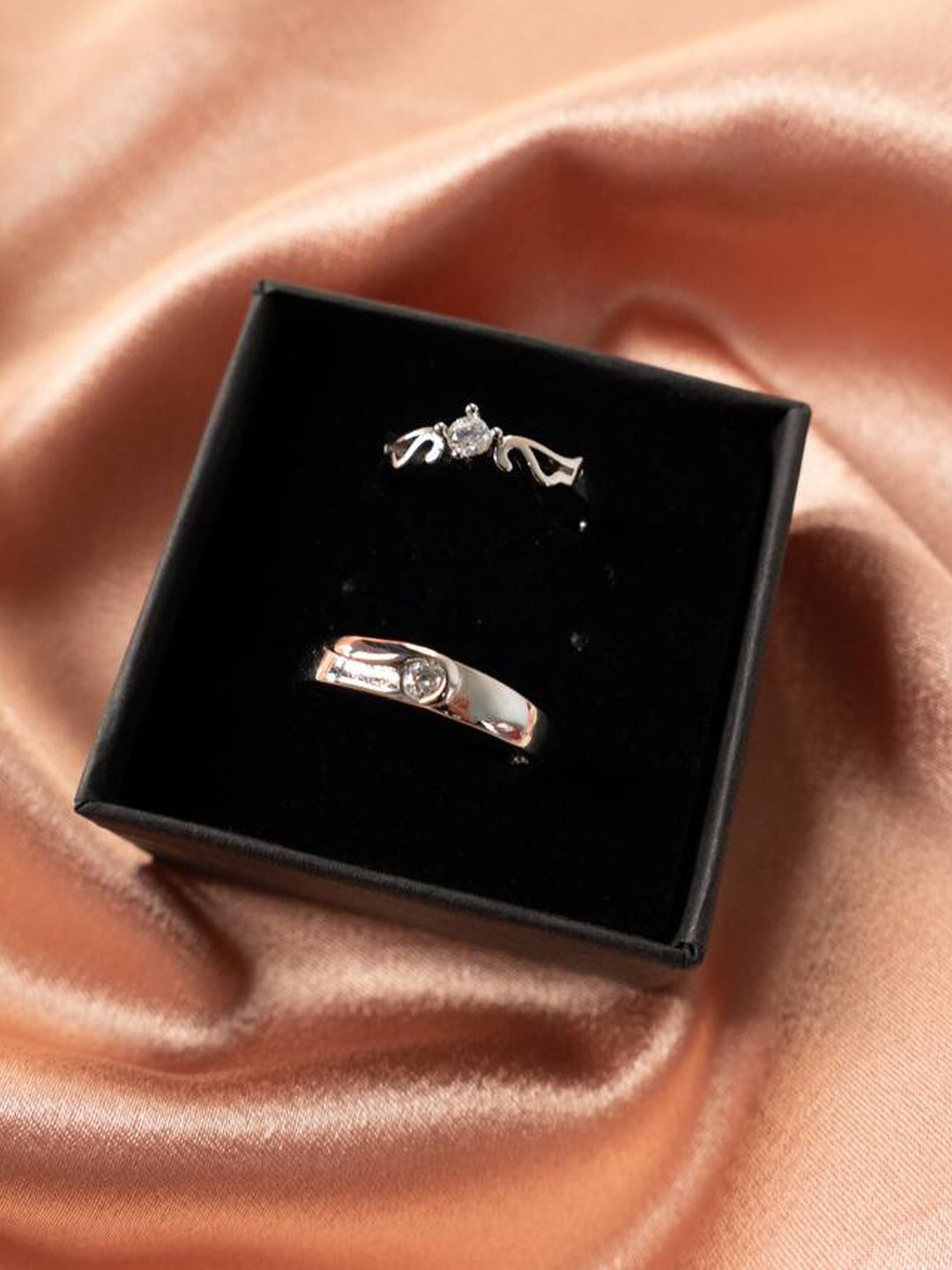 

FIMBUL Set of 2 Sterling Silver CZ-Studded Adjustable Couple Band Finger Rings