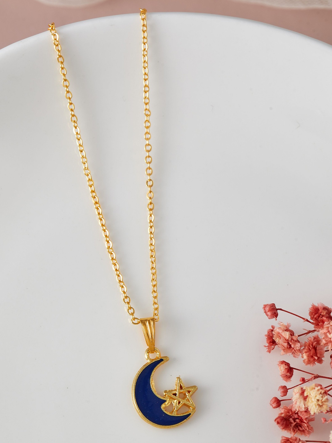 

DressBerry Gold-Plated Moon-Shaped Pendant with Chain