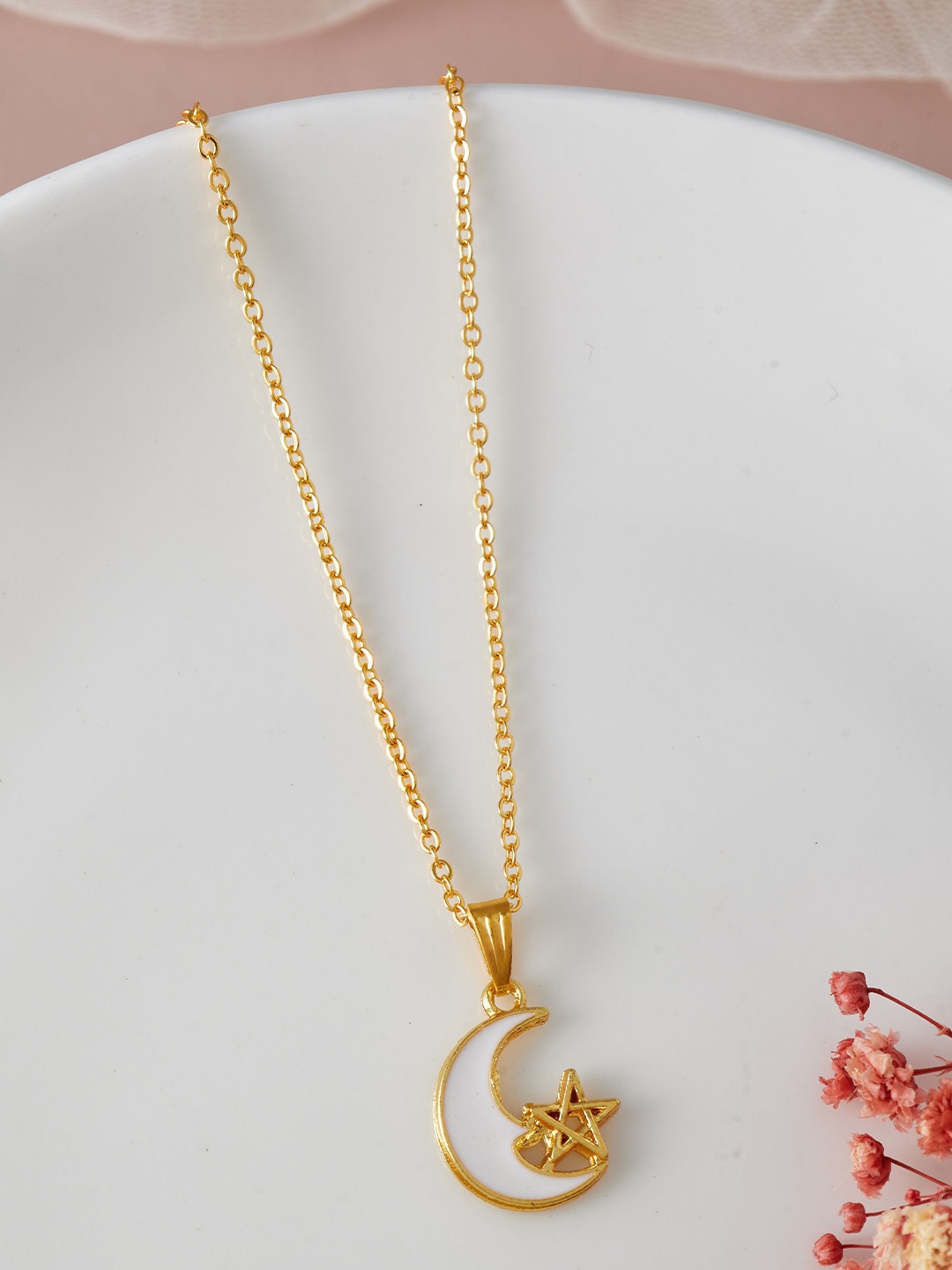 

DressBerry Gold-Plated Moon-Shaped Pendant with Chain