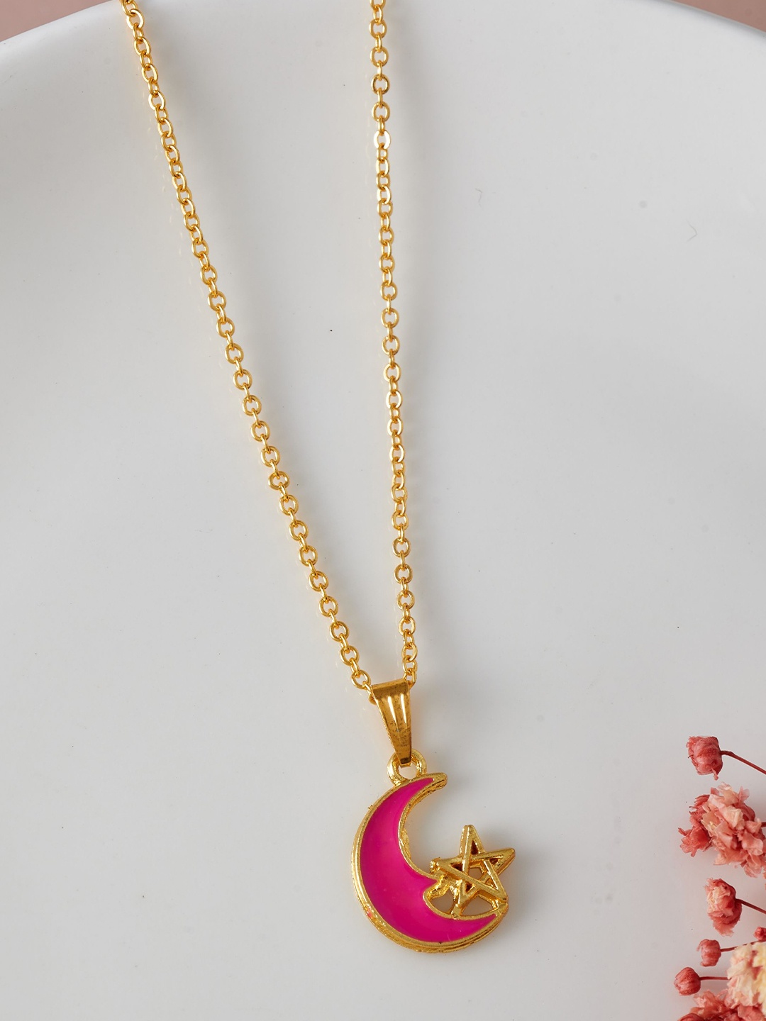 

DressBerry Gold-Plated Moon-Shaped Pendant with Chain