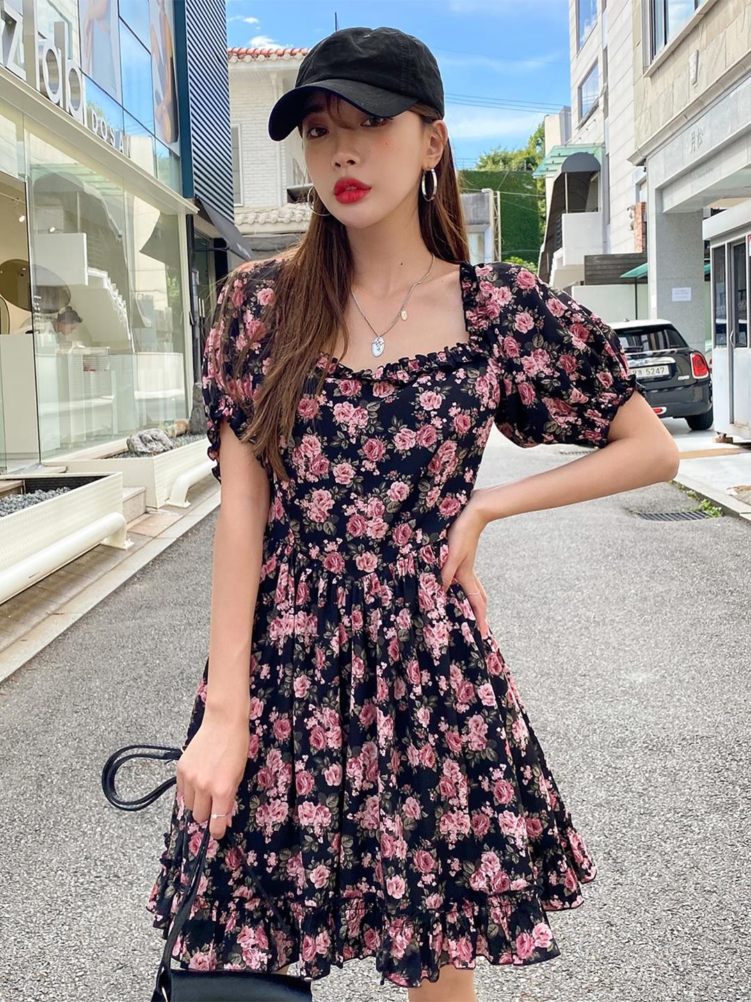 

Kotty Navy Blue & Pink Floral Printed Sweetheart Neck Puffed Sleeves Fit & Flare Dress