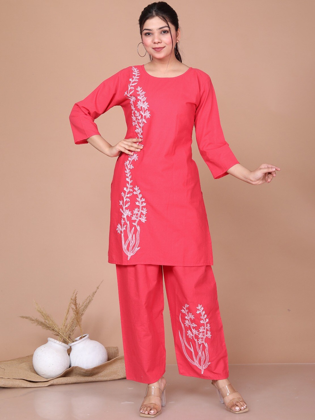 

MIRAVAN Women Thread Work Pure Cotton Kurta with Palazzos, Red