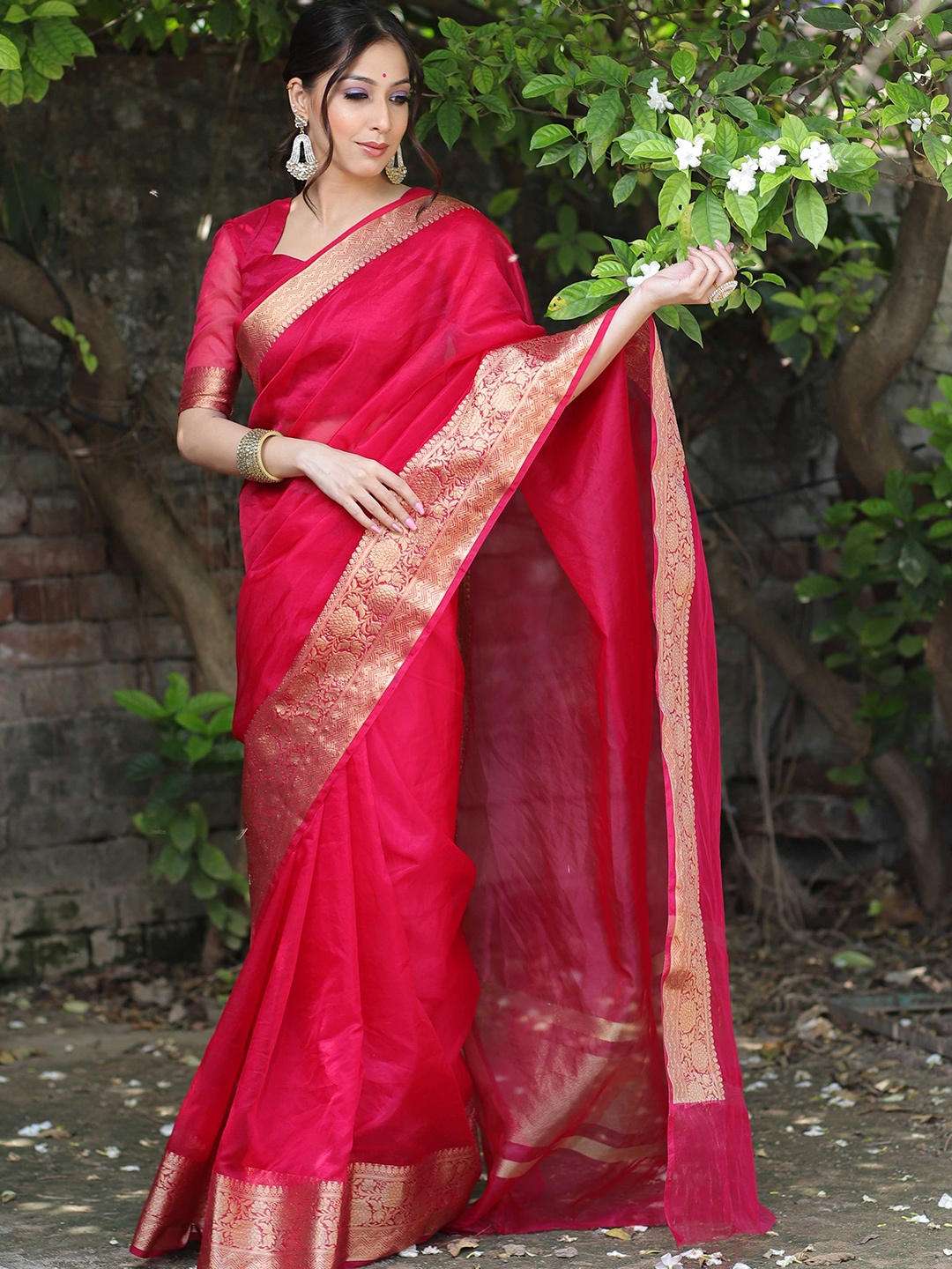 

Jinal & Jinal Zari Organza Banarasi Saree, Red