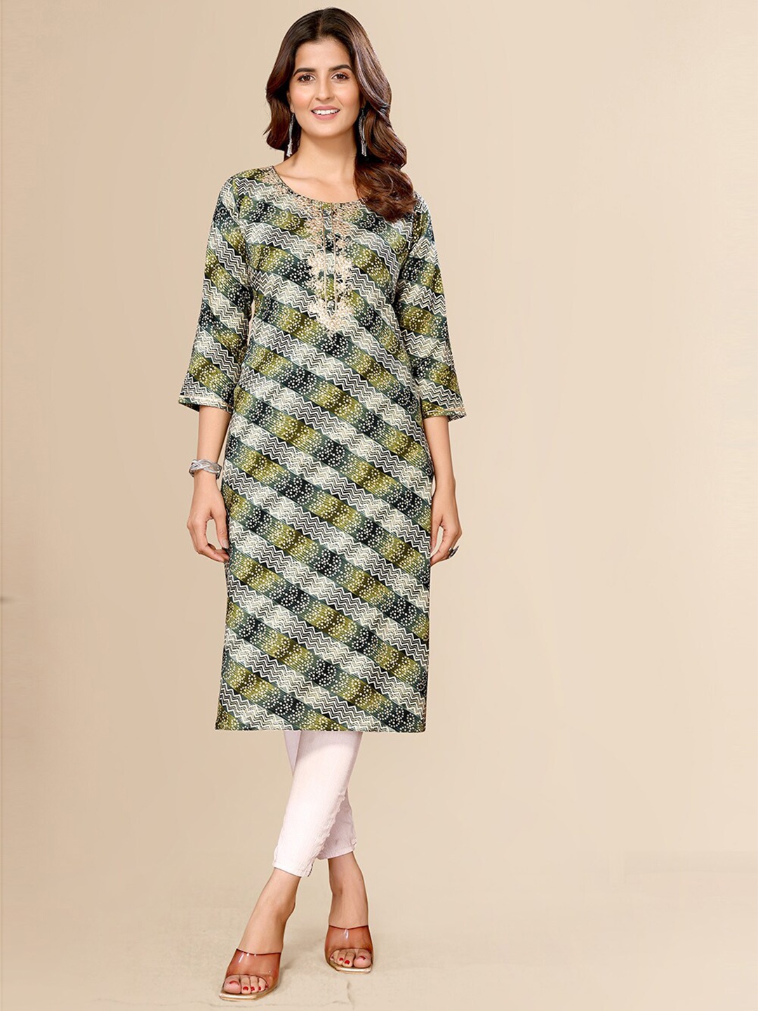 

FABMORA Leheriya Printed Gotta Patti Round Neck Cotton Straight Kurta, Green