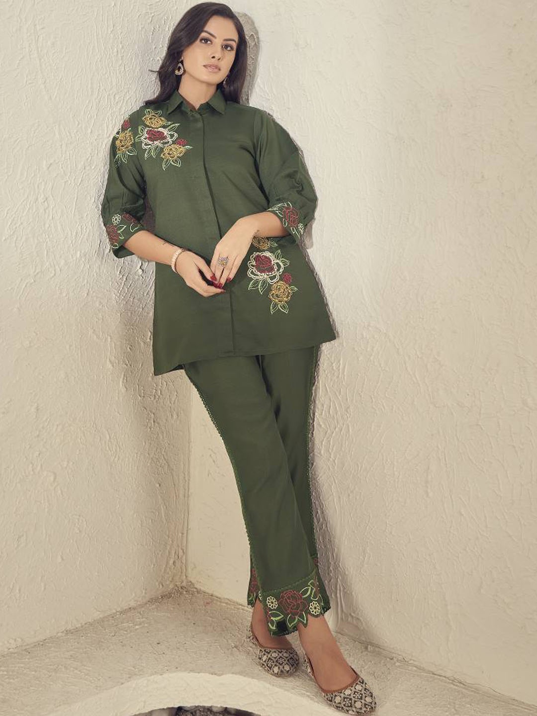 

Varanga Embroidered Shirt Collar Placement Design Kurta With Embroidered Scallop Trouser, Green