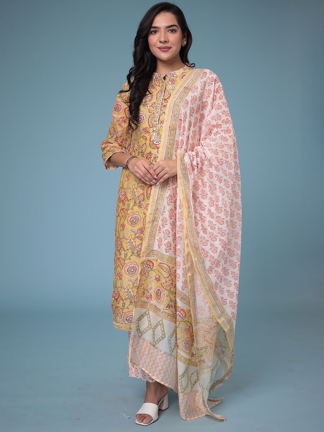 

ZARI Floral Printed Mandarin Collar Cotton Silk Kurta Set, Yellow
