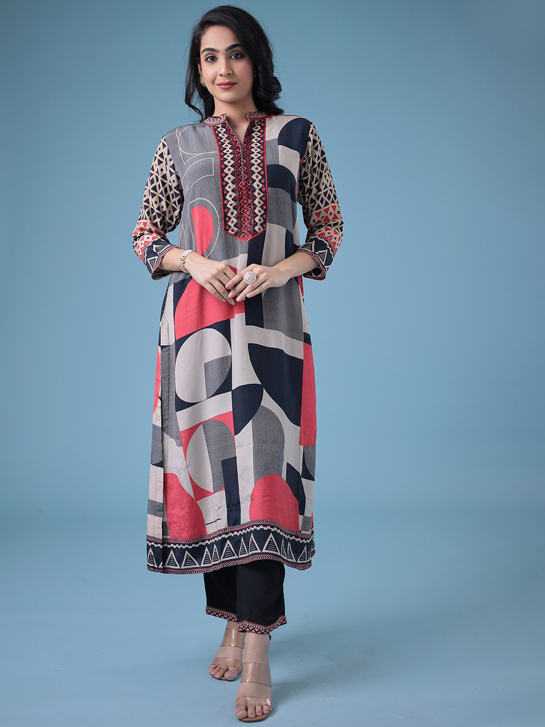 

ZARI Geometric Printed Mandarin Collar Thread Work Kurta with Trousers, Black