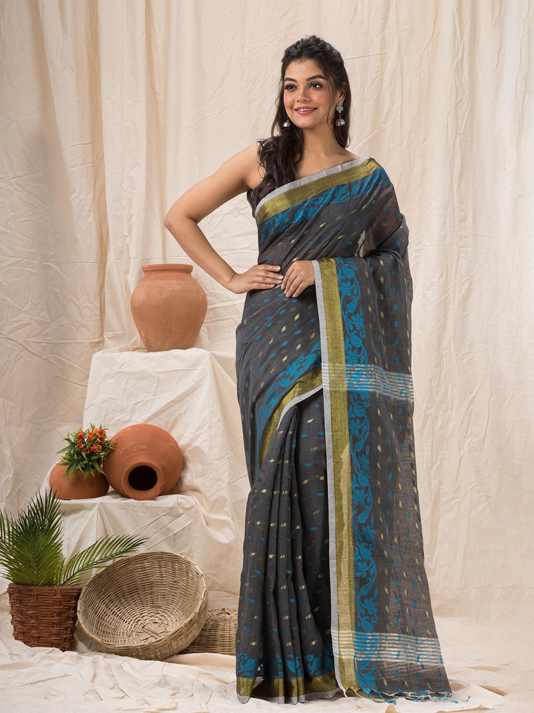 

Angoshobha Ethnic Motifs Woven Design Saree, Grey