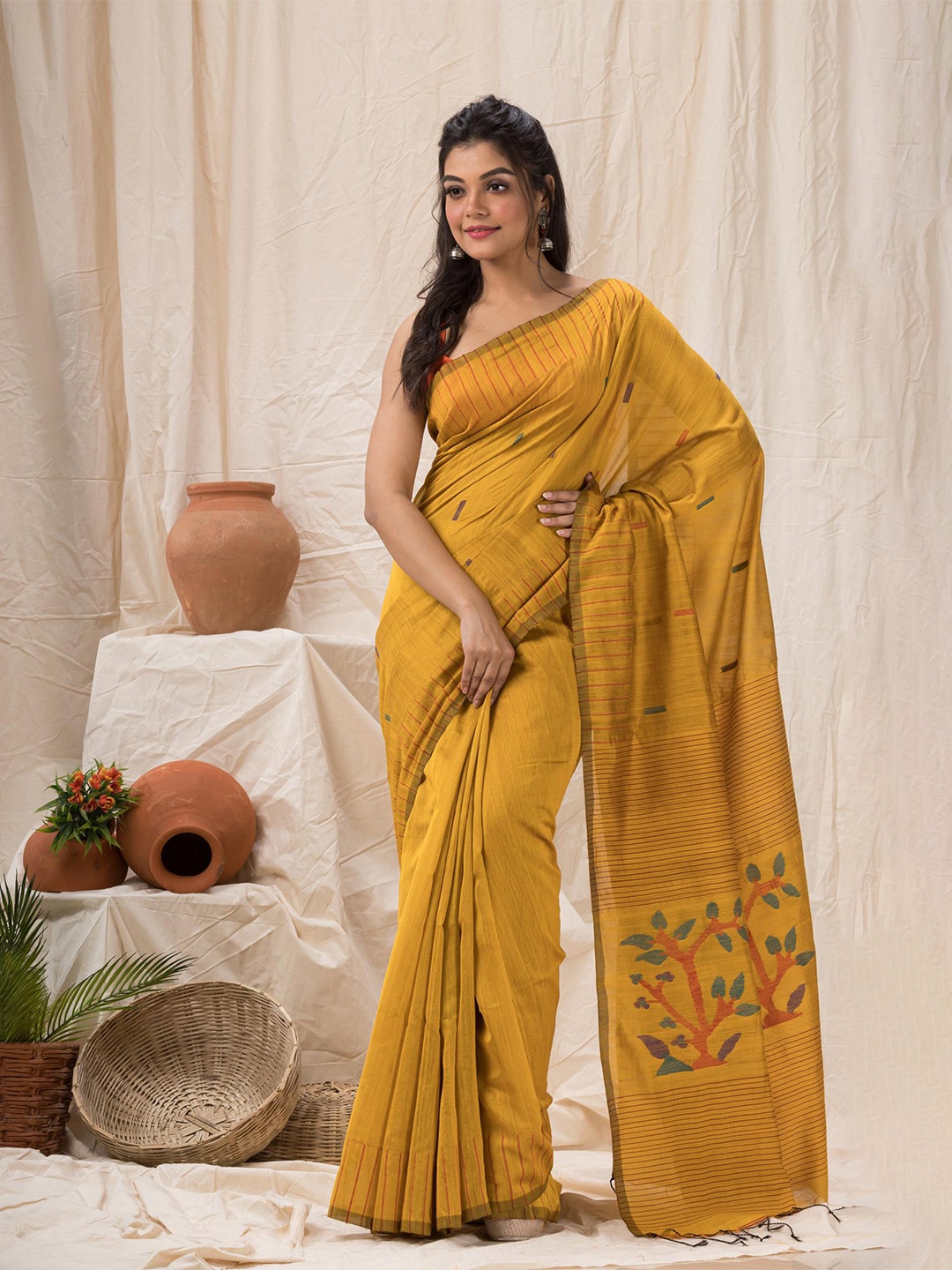 

Angoshobha Geometric Woven Design Jamdani Saree, Mustard