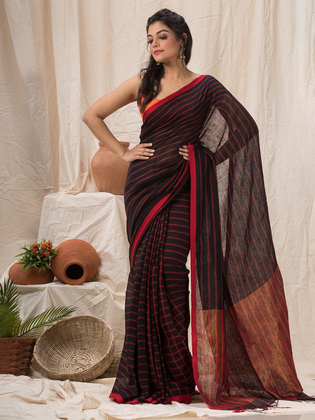 

Angoshobha Striped Pure Linen Saree, Black