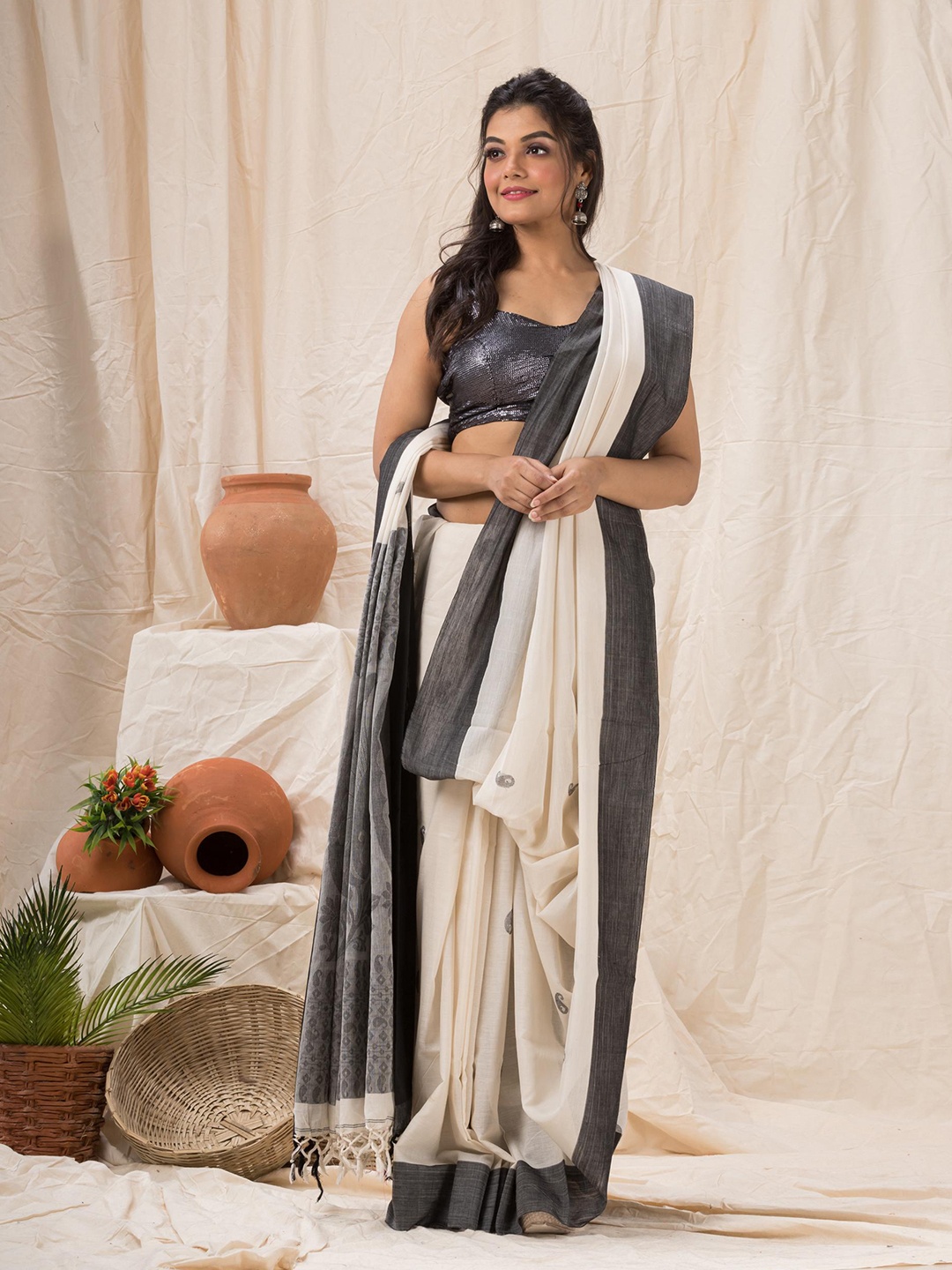 

Angoshobha Paisley Woven Design Pure Cotton Saree, Off white