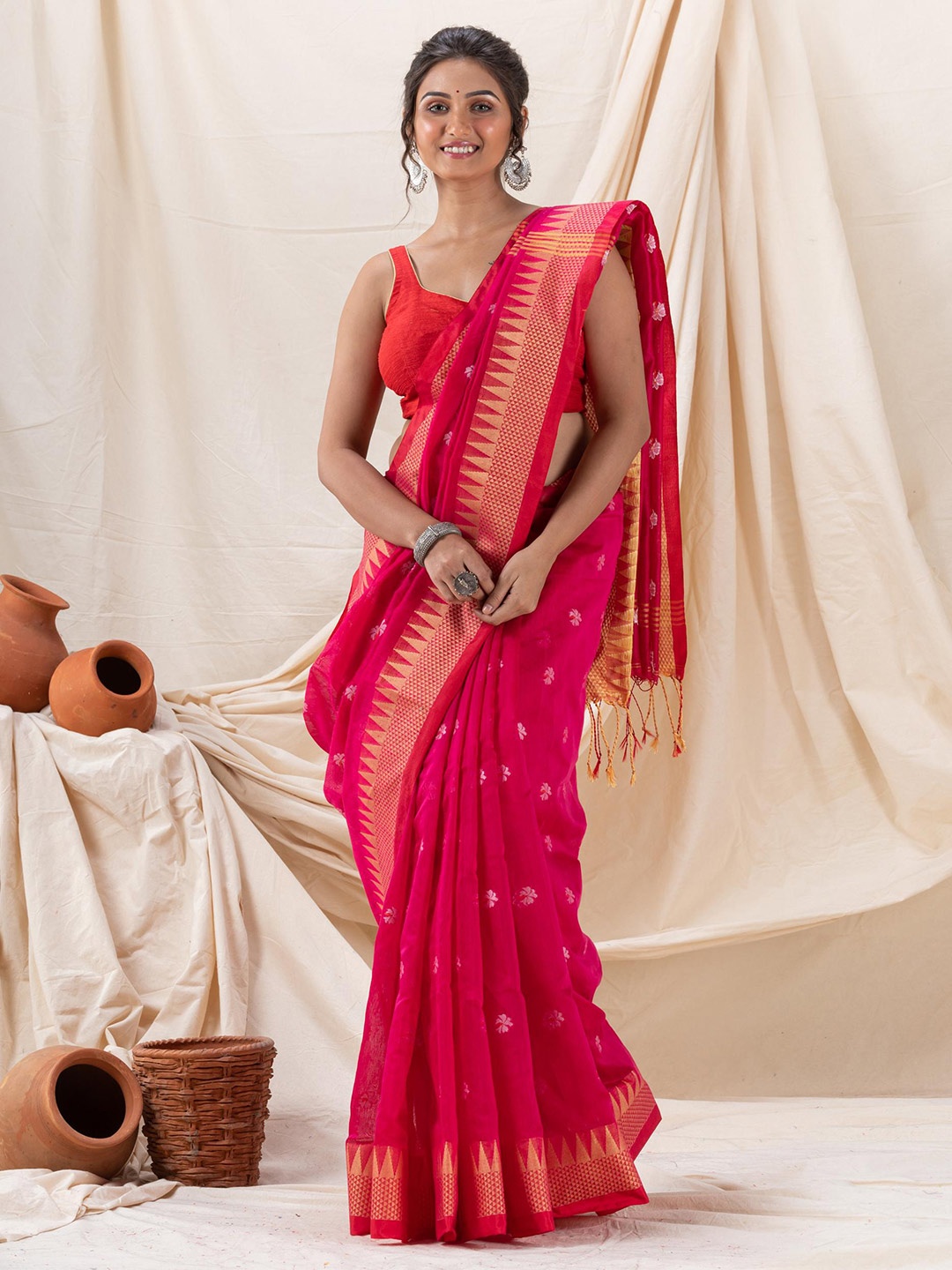 

Angoshobha Ethnic Motifs Woven Design Saree, Fuchsia