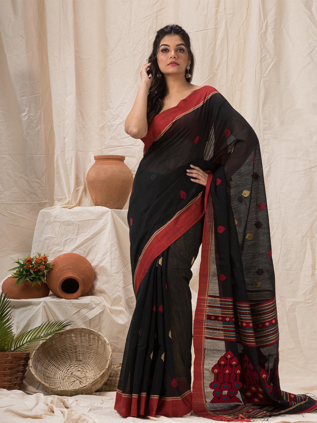 

Angoshobha Ethnic Motif Woven Design Zari Jamdani Saree, Black