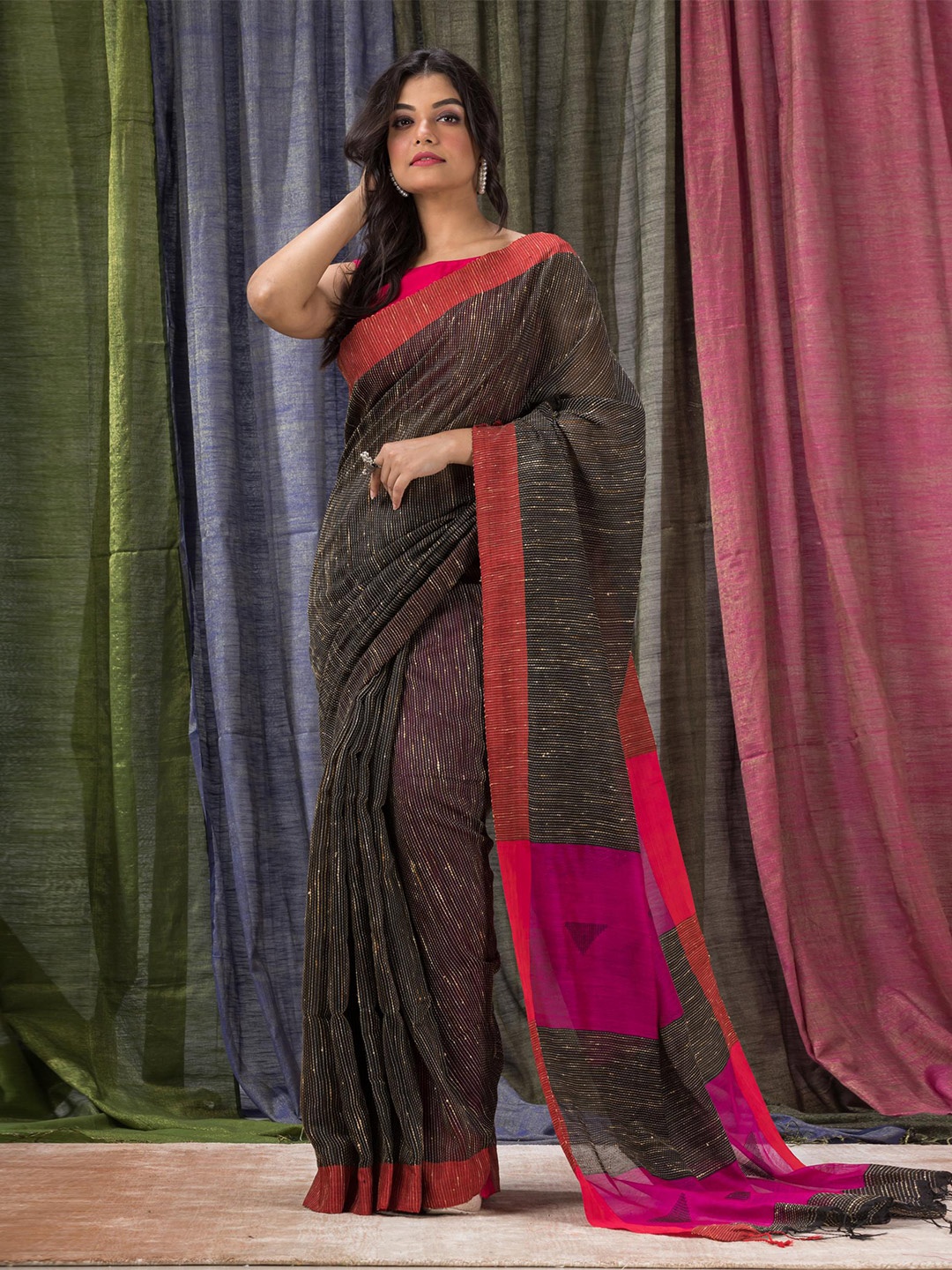 

Angoshobha Striped Jamdani Saree, Black