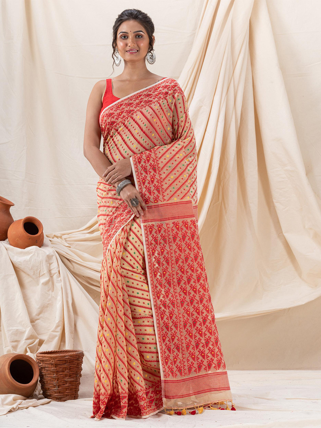 

Angoshobha Ethnic Motif Woven Design Jamdani Saree, Cream