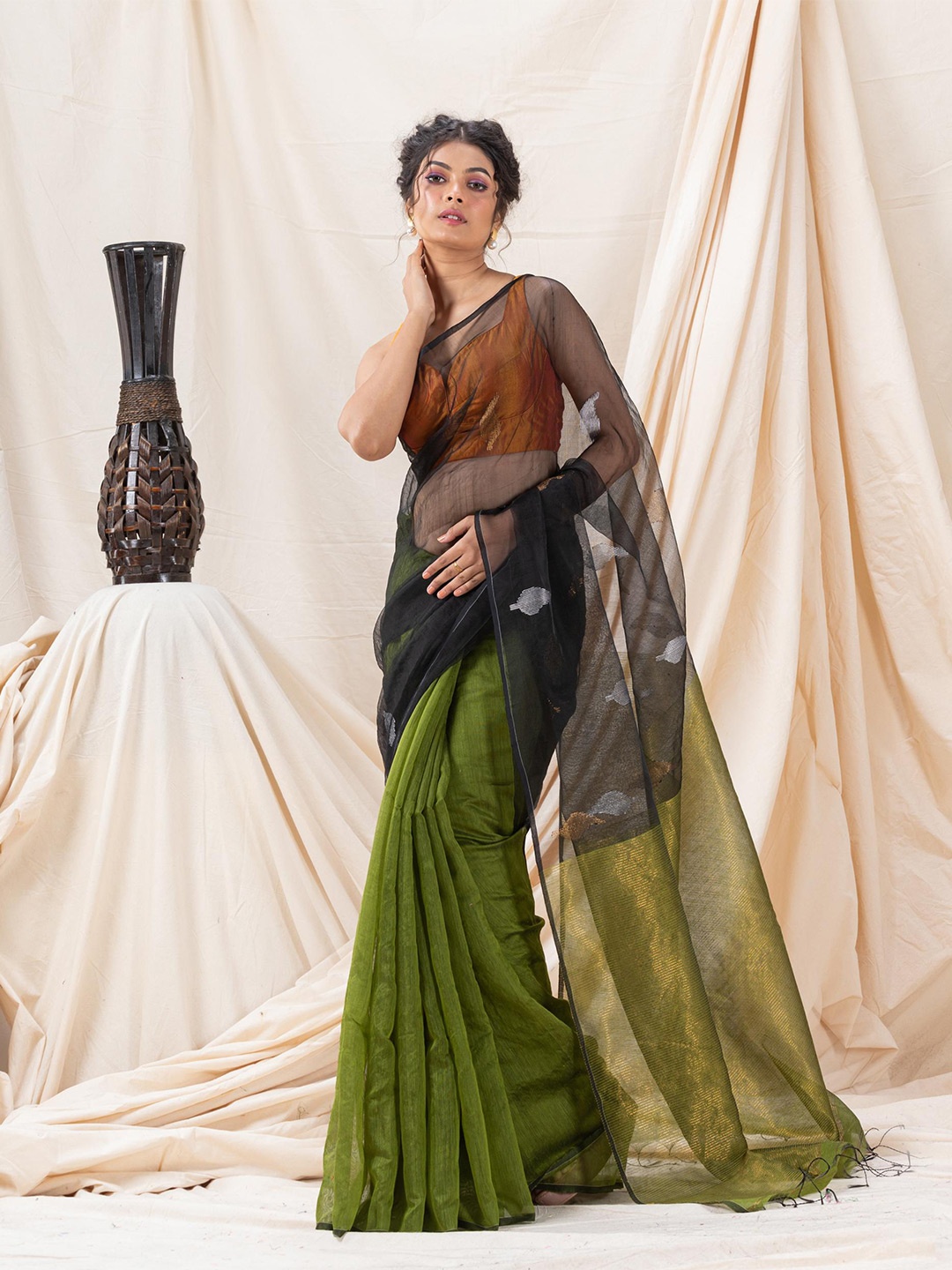 

Angoshobha Ethnic Motif Woven Design Jamdani Saree, Black