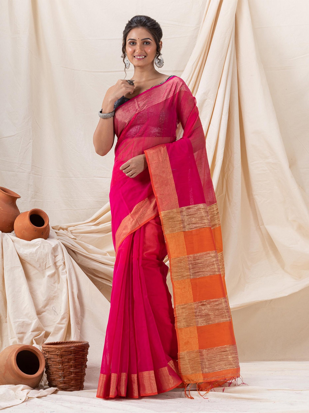 

Angoshobha Zari Jamdani Saree, Fuchsia