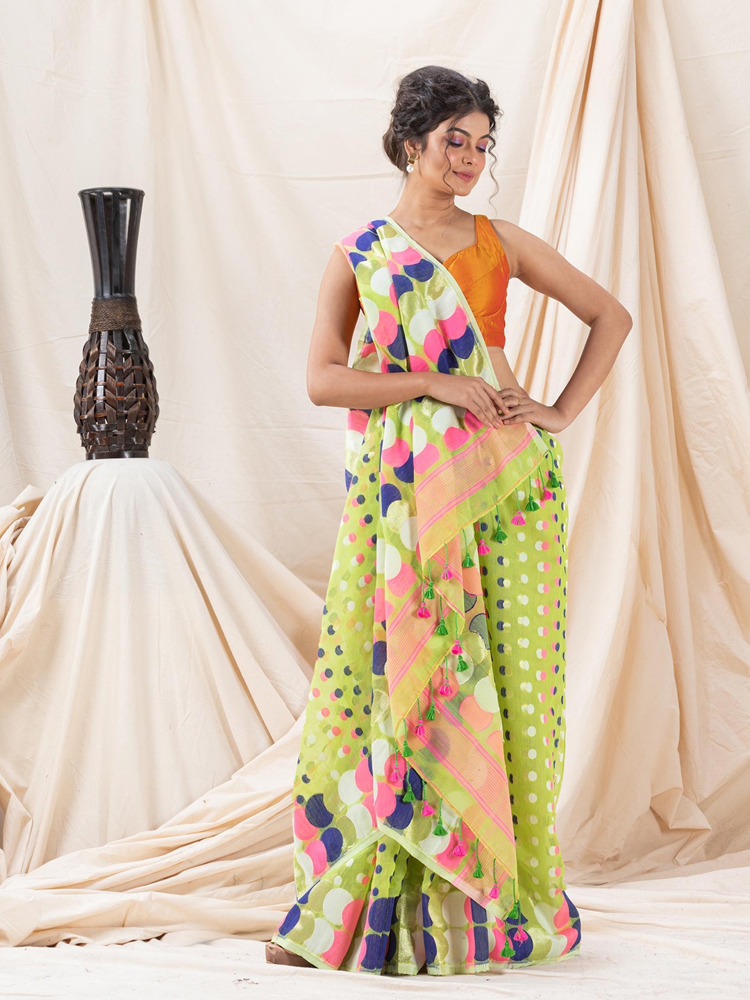 

Angoshobha Geometric Woven Design Jamdani Saree, Green