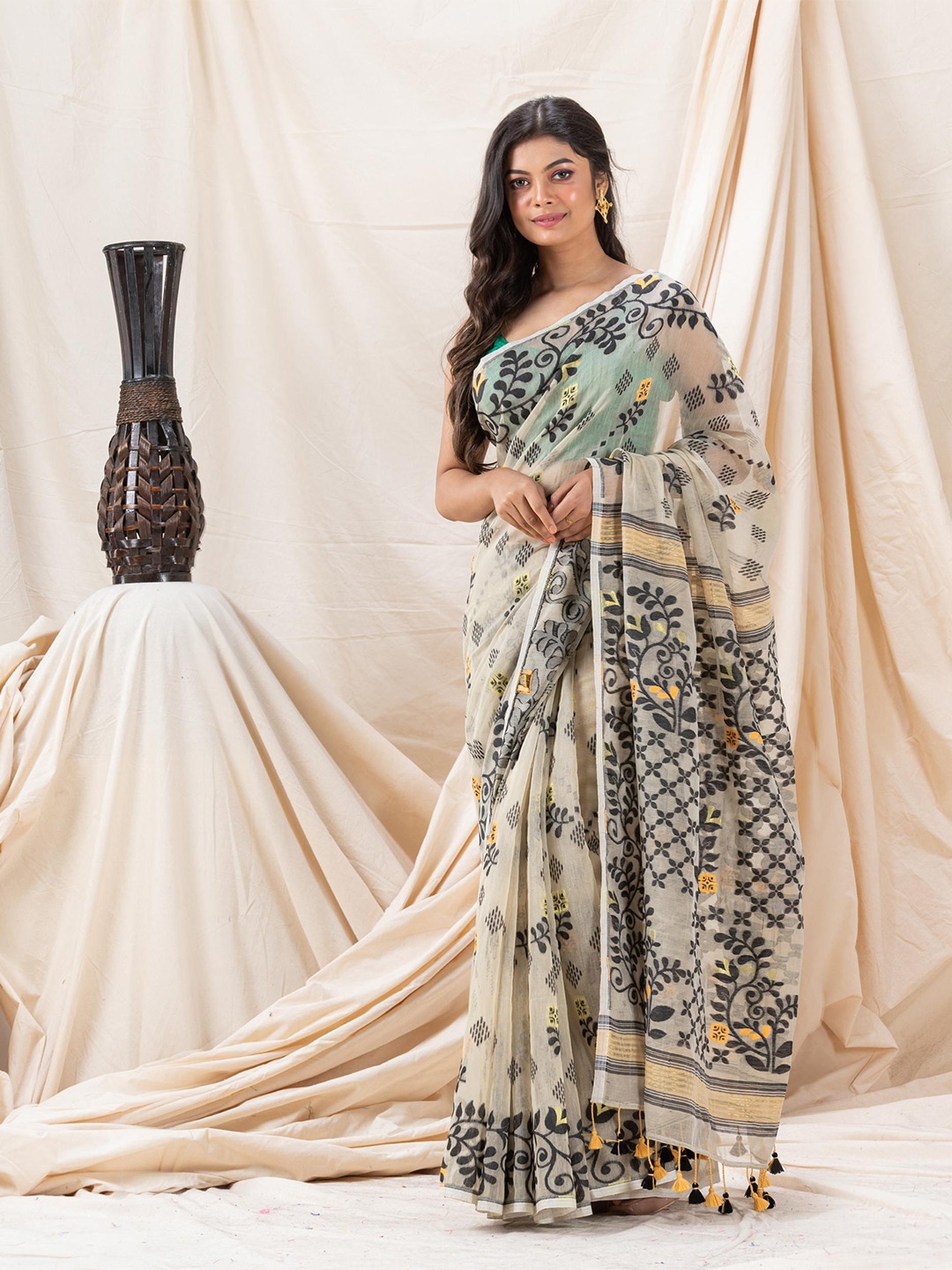 

Angoshobha Ethnic Motifs Woven Design Jamdani Saree, Beige