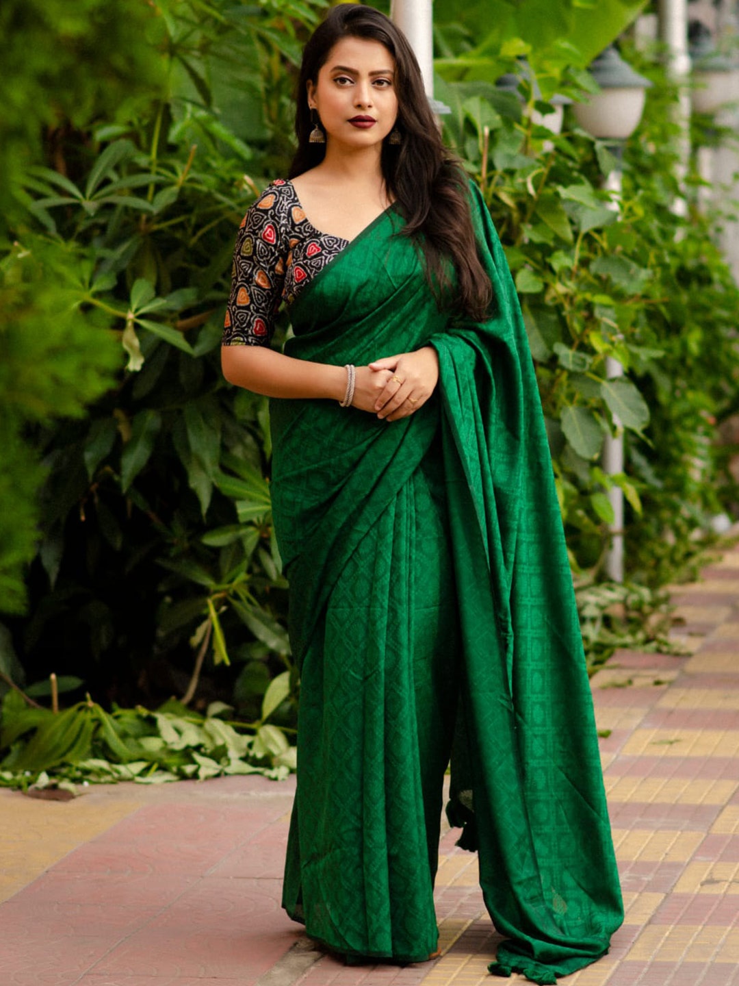 

STAVA CREATION Woven Design Jute Silk Designer Saree, Green