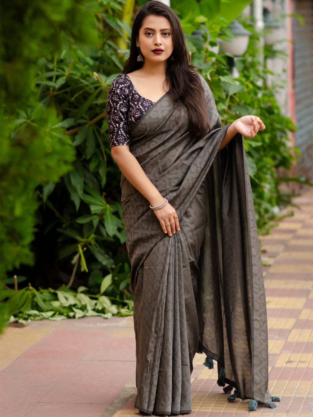 

STAVA CREATION Woven Design Jute Silk Designer Saree, Grey