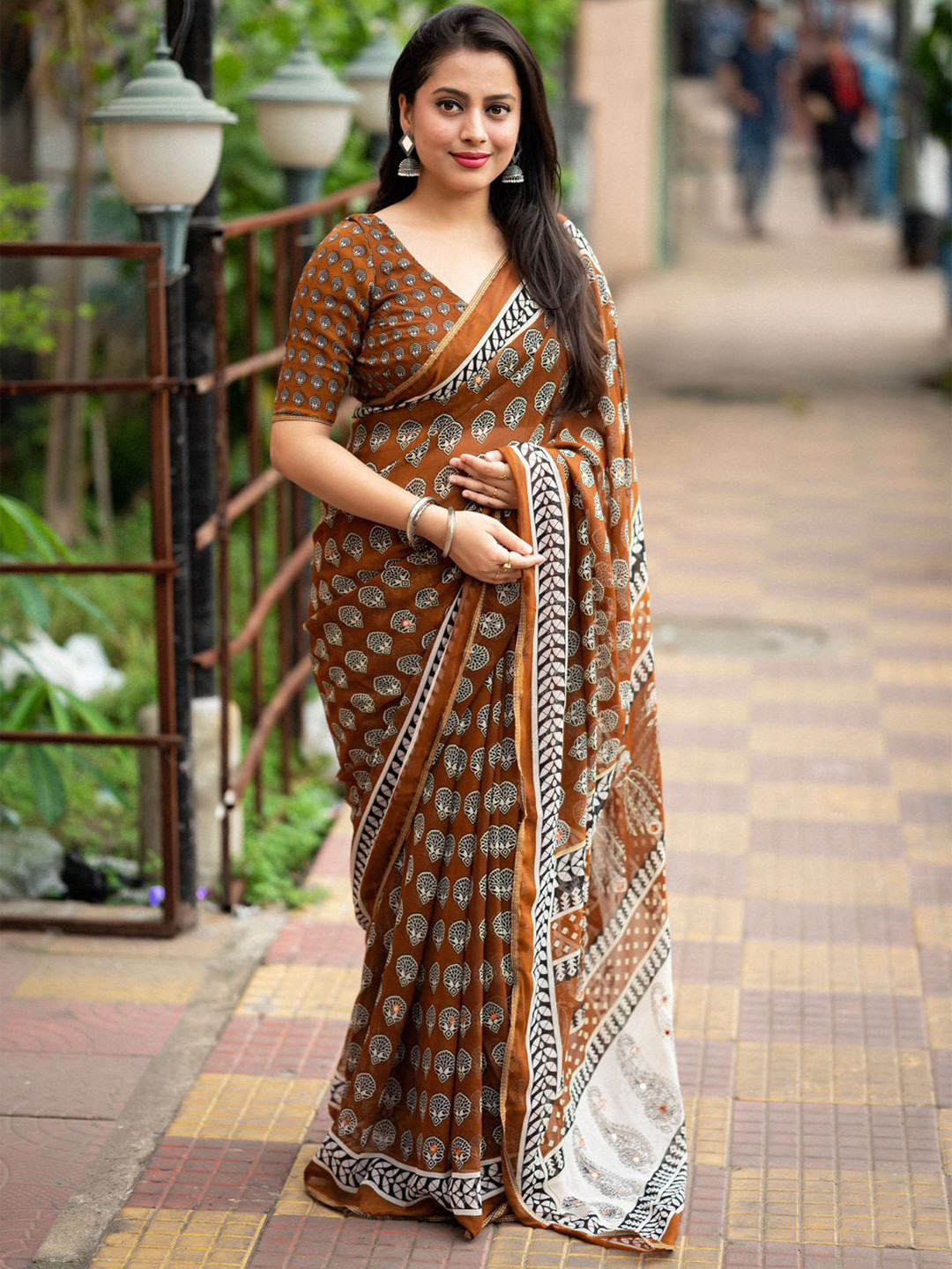 

STAVA CREATION Ajrak Block Poly Georgette Designer Saree, Mustard