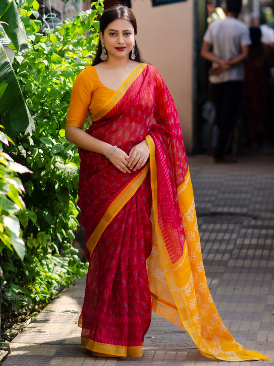 

STAVA CREATION Ethnic Motifs Designer Ikat Saree, Red