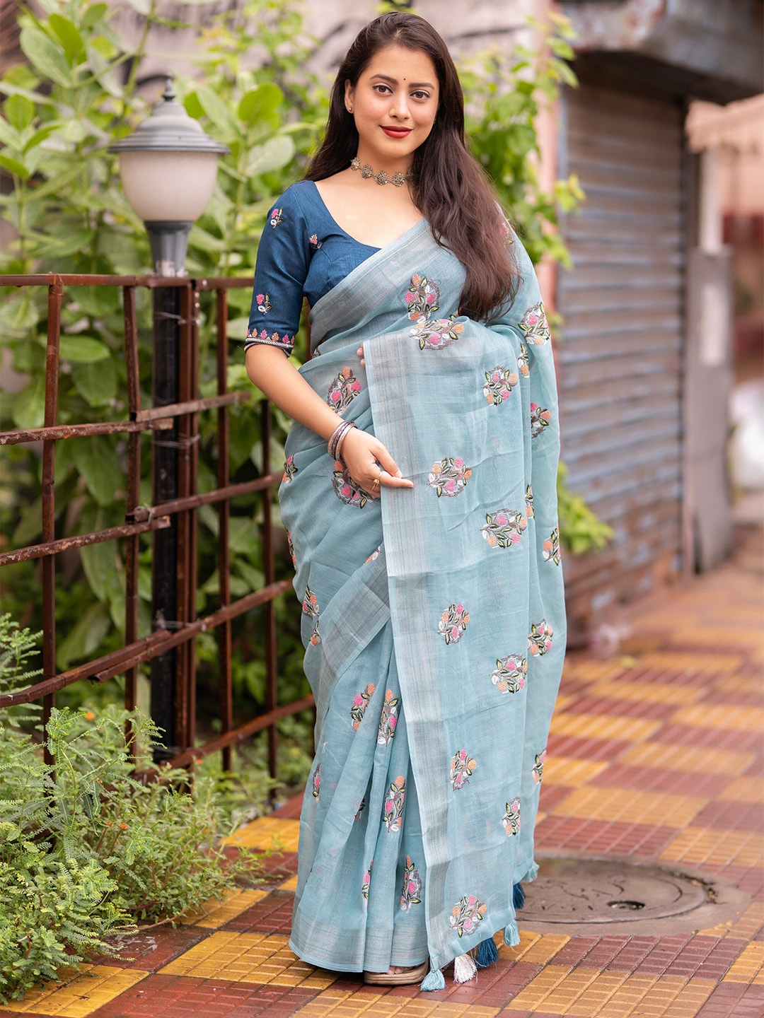 

STAVA CREATION Ethnic Motifs Embroidered Pure Linen Designer Saree, Blue