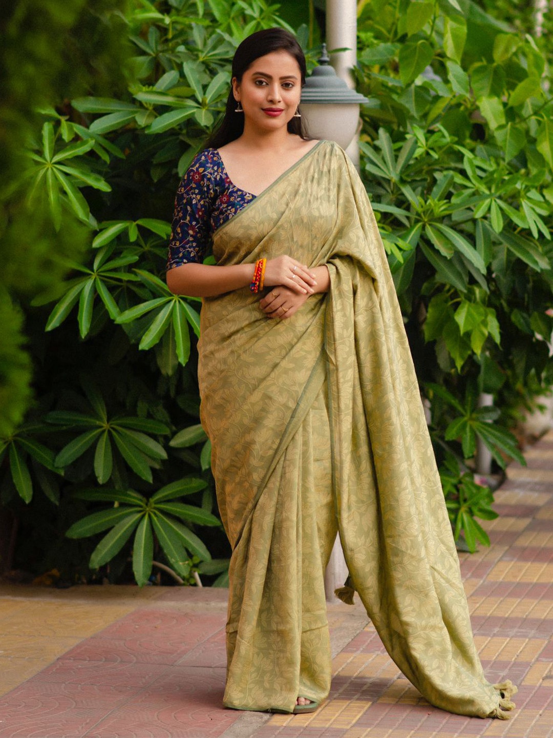 

STAVA CREATION Woven Design Jute Silk Designer Saree, Olive