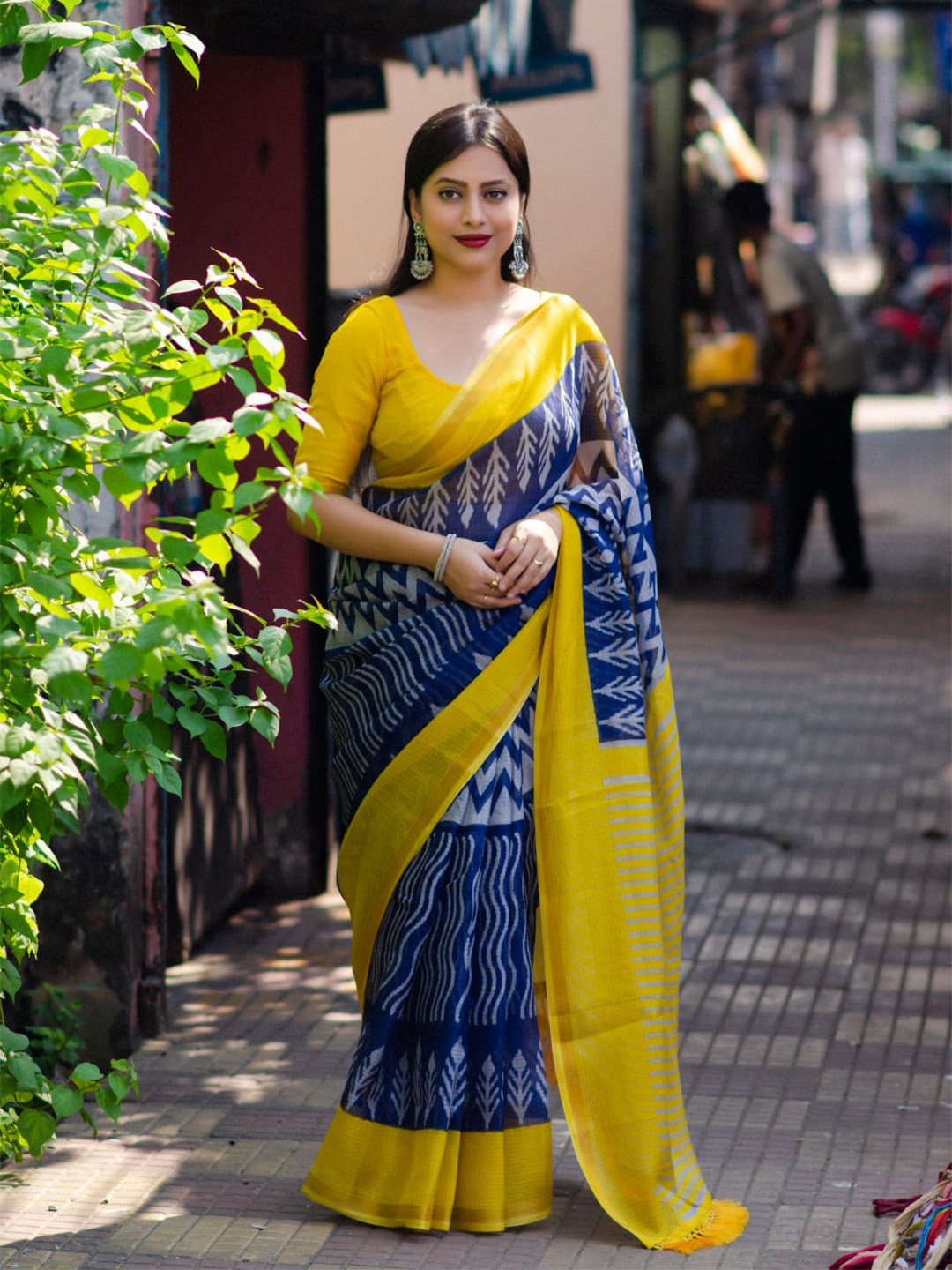 

STAVA CREATION Blue Ethnic Motifs Designer Ikat Saree