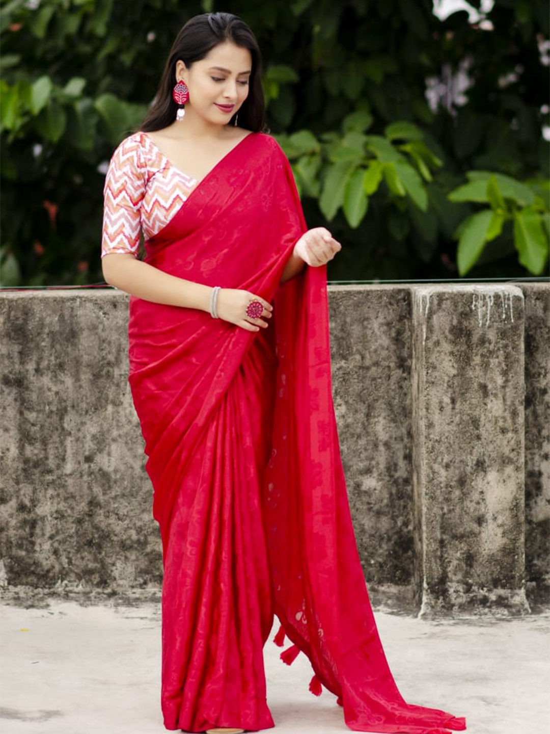 

STAVA CREATION Ethnic Motifs Silk Blend Designer Saree, Red