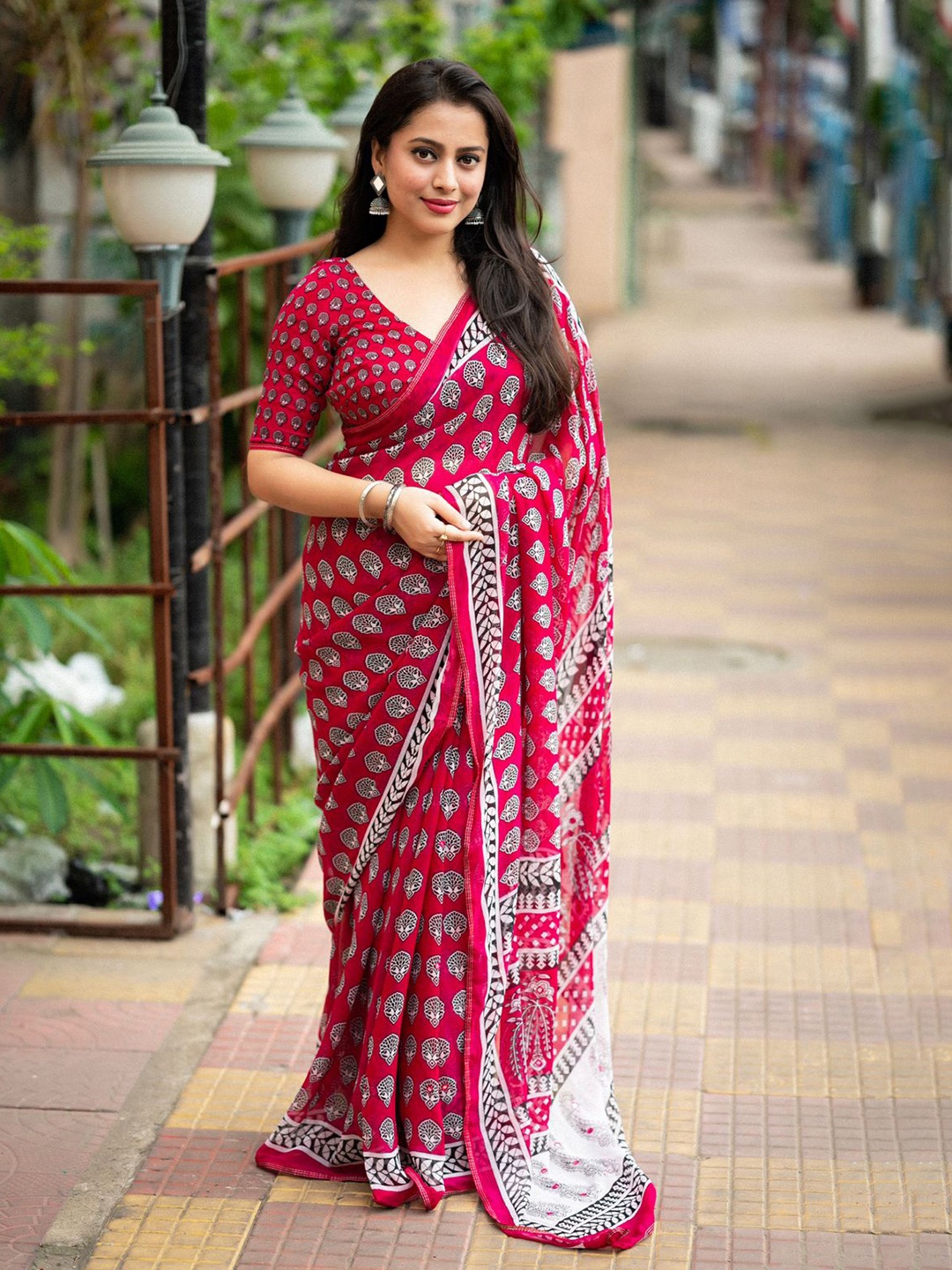 

STAVA CREATION Ajrak Block Poly Georgette Designer Saree, Pink