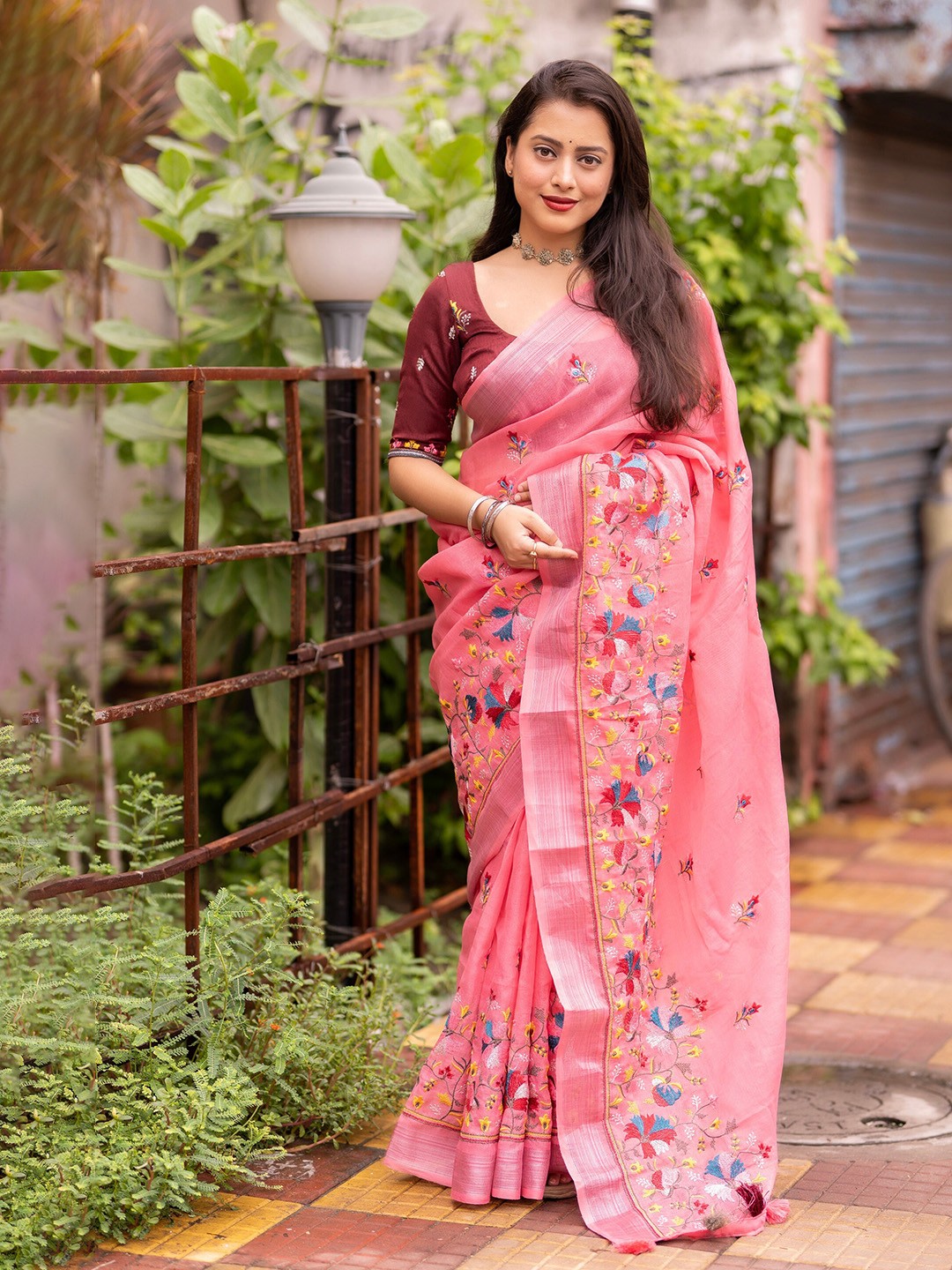 

STAVA CREATION Ethnic Motifs Embroidered Pure Linen Designer Saree, Pink