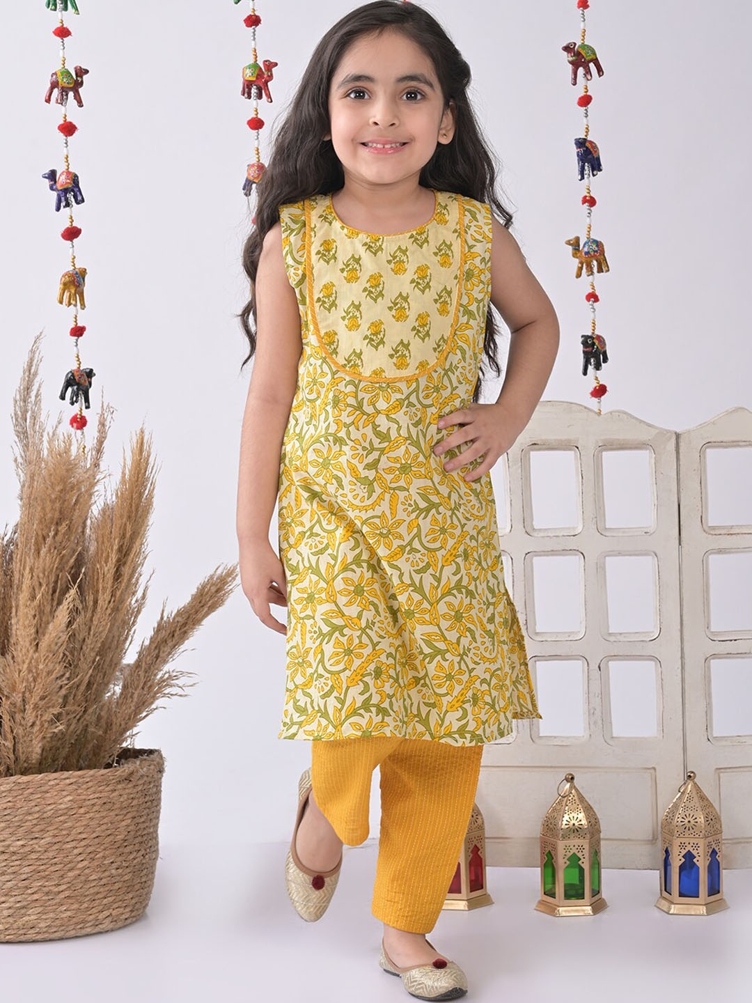 

Here&Now X Kinder Kids Girls Printed Regular Pure Cotton Kurti with Palazzos, Yellow