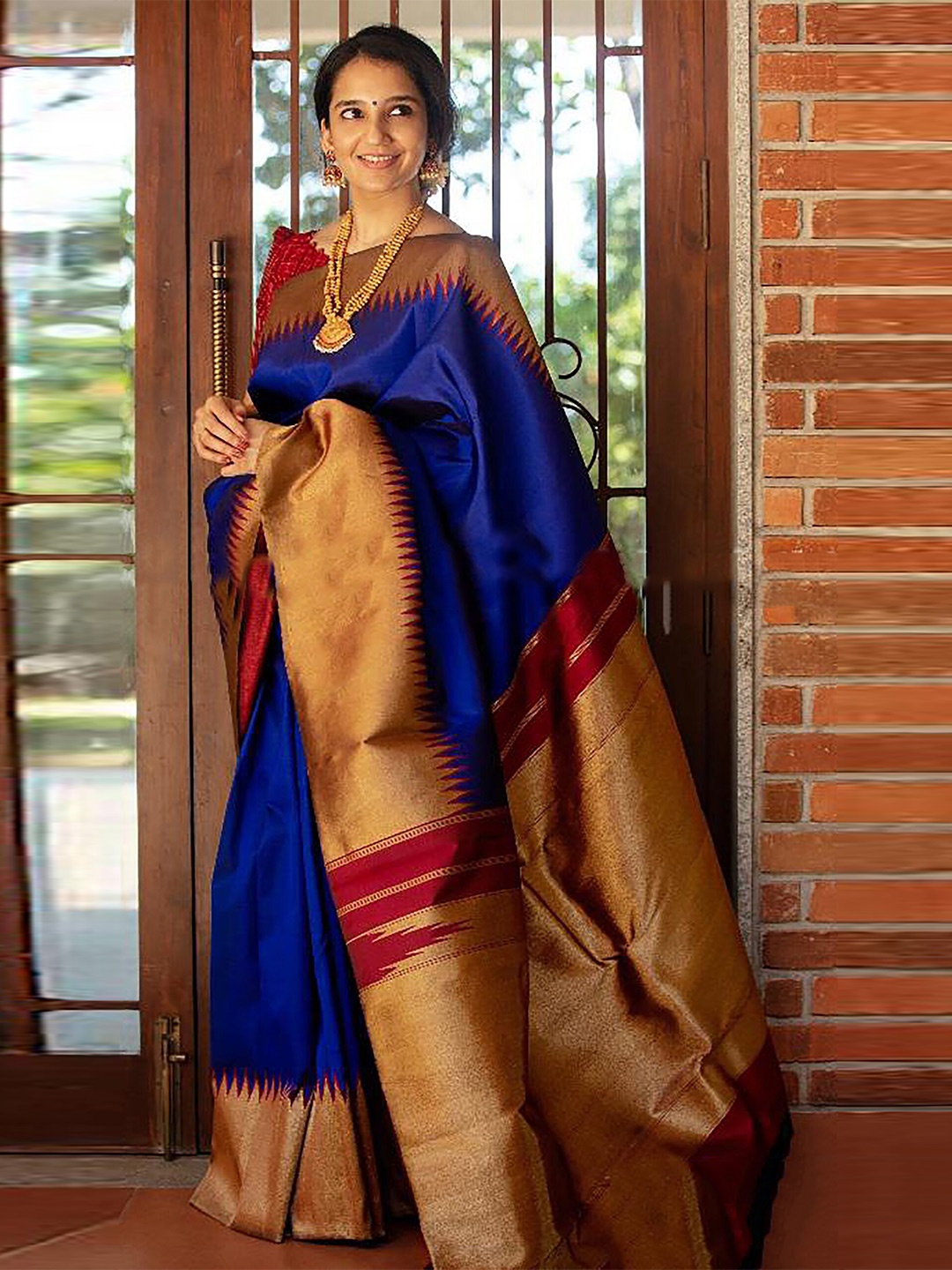 

KALINI Woven Design Zari Banarasi Saree, Blue