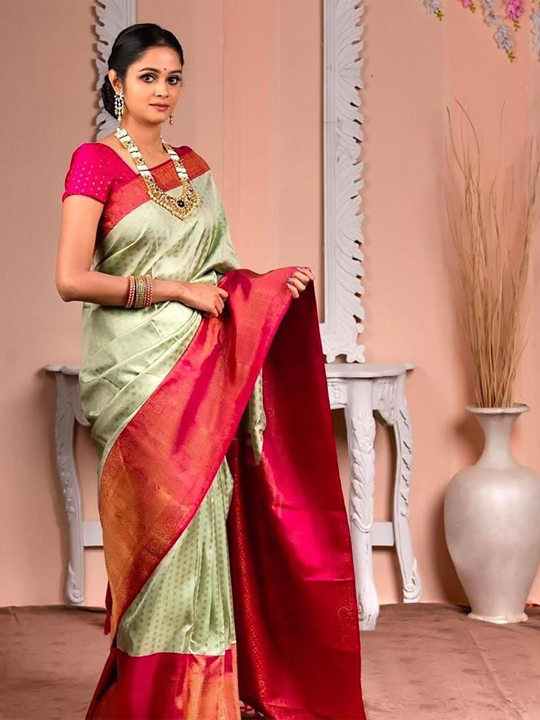 

KALINI Ethnic Motifs Woven Design Zari Banarasi Saree, Green