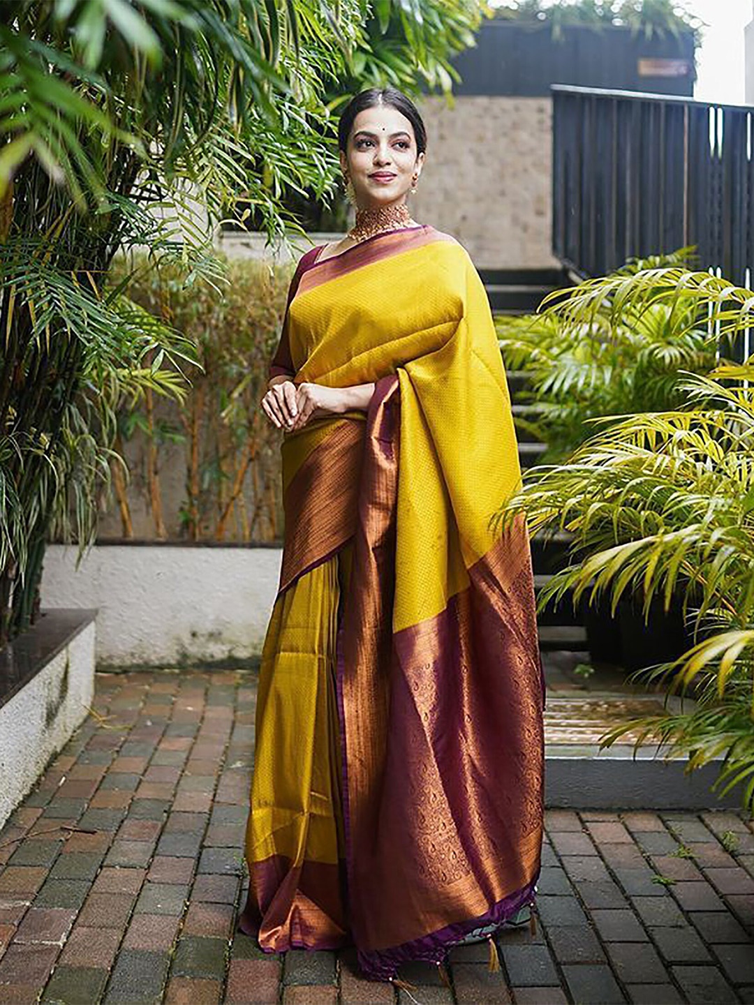 

KALINI Geometric Woven Design Zari Banarasi Saree, Yellow