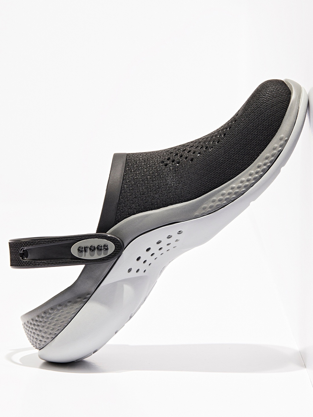 

Crocs Unisex Croslite Clogs, Black