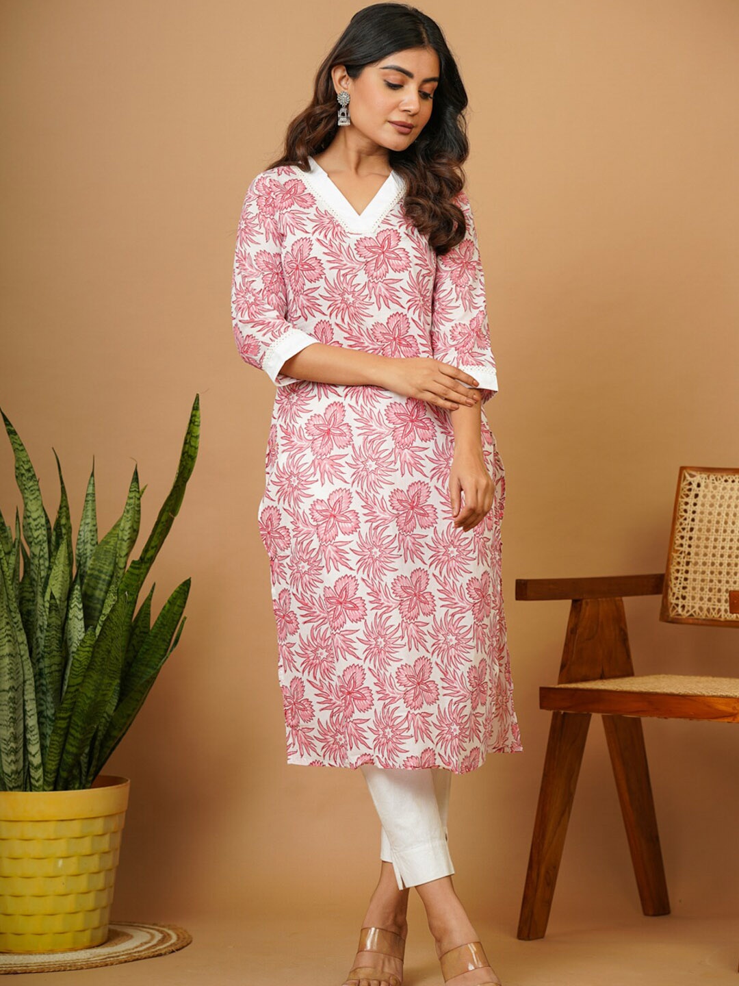 

Adveta Floral Printed V-Neck A-Line Cotton Kurta, Pink